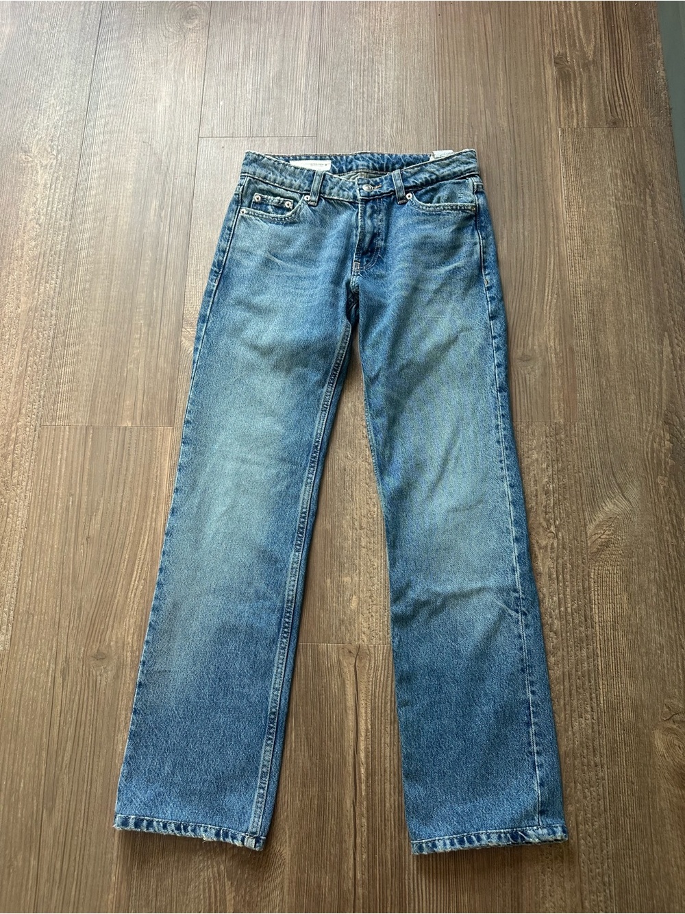 Zara Women's Straight-Leg Jeans in Faded Blue size 0